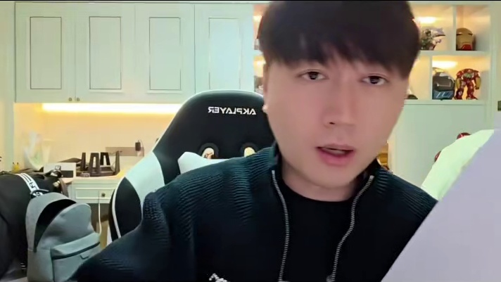 理想mega召回换了块新电池#小小小酷哥 #理想汽车 #理想mega