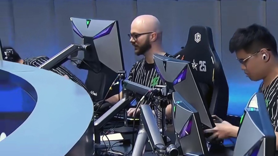 光头哥这样的表现也可以称得上世一步了吧 这HK417真的太准了。#王炸念旧对决光头枪神 #2025C