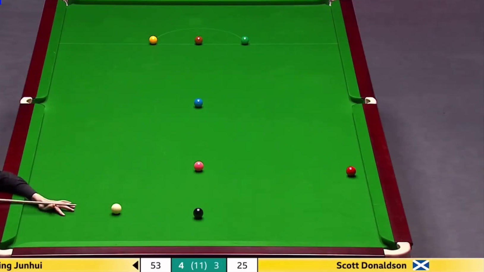 2025英锦赛：丁俊晖关键时刻上演顶级K球，距离八强一步之遥#斯诺克  #台球 #丁俊晖#2025斯