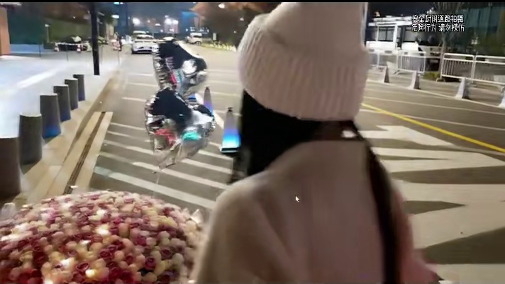 让女人伤心的事金少做不到#小小小酷哥 #惊喜 #仪式感 #一束花的仪式感 #名场面