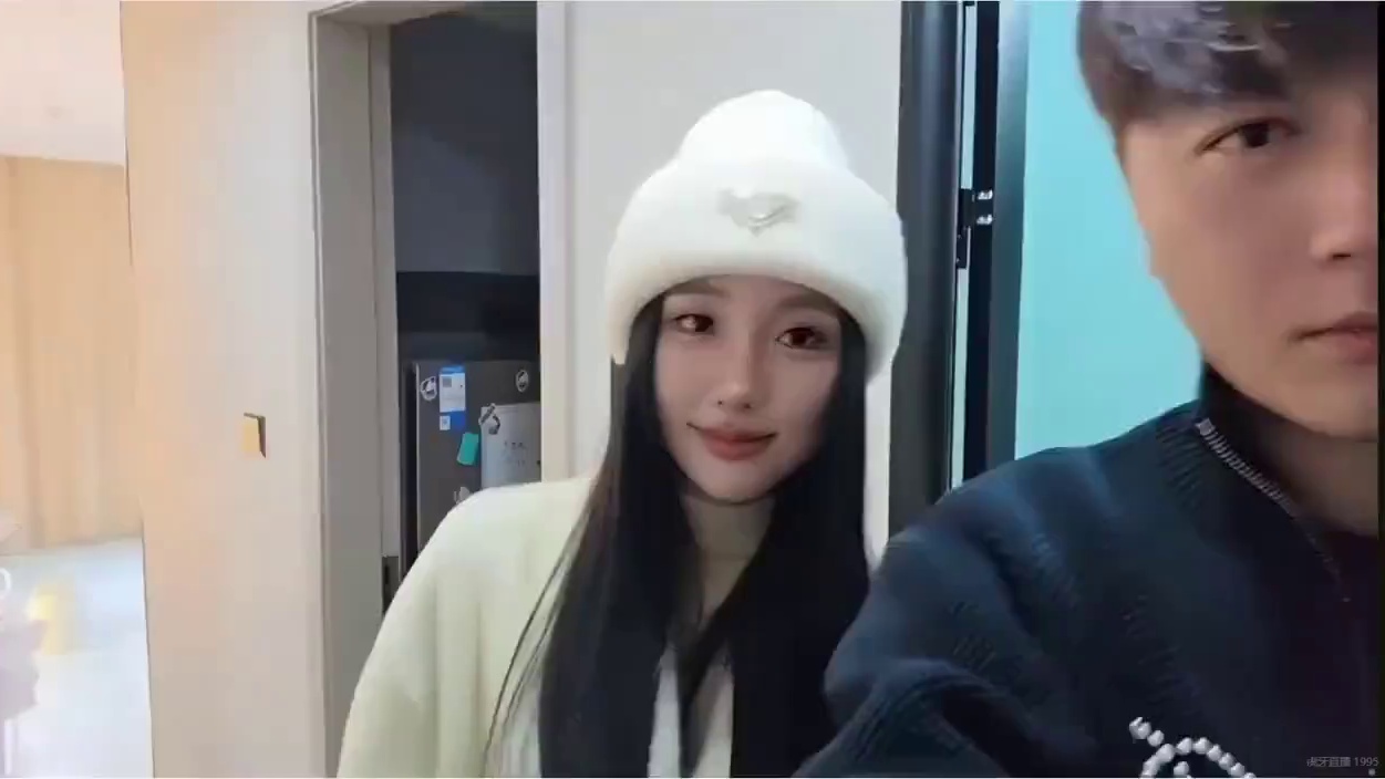 宝贝，瞅一口。
#小小小酷哥 #组织1995 #甜爆了 #爱了爱了