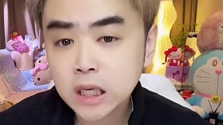 朱開說BLG和Daeny談好了，主教練基本上確定就是Daeny了，沒有反轉(zhuǎn)，就這兩天就會簽字！ IG昨天下午就跟Jwei簽約了，AD基本上是Photic保底，Uzi基本上不可能復出了！ Viper還沒有到國內(nèi)，簽證還沒辦下來，如果辦完趕得上的話就會打德杯！