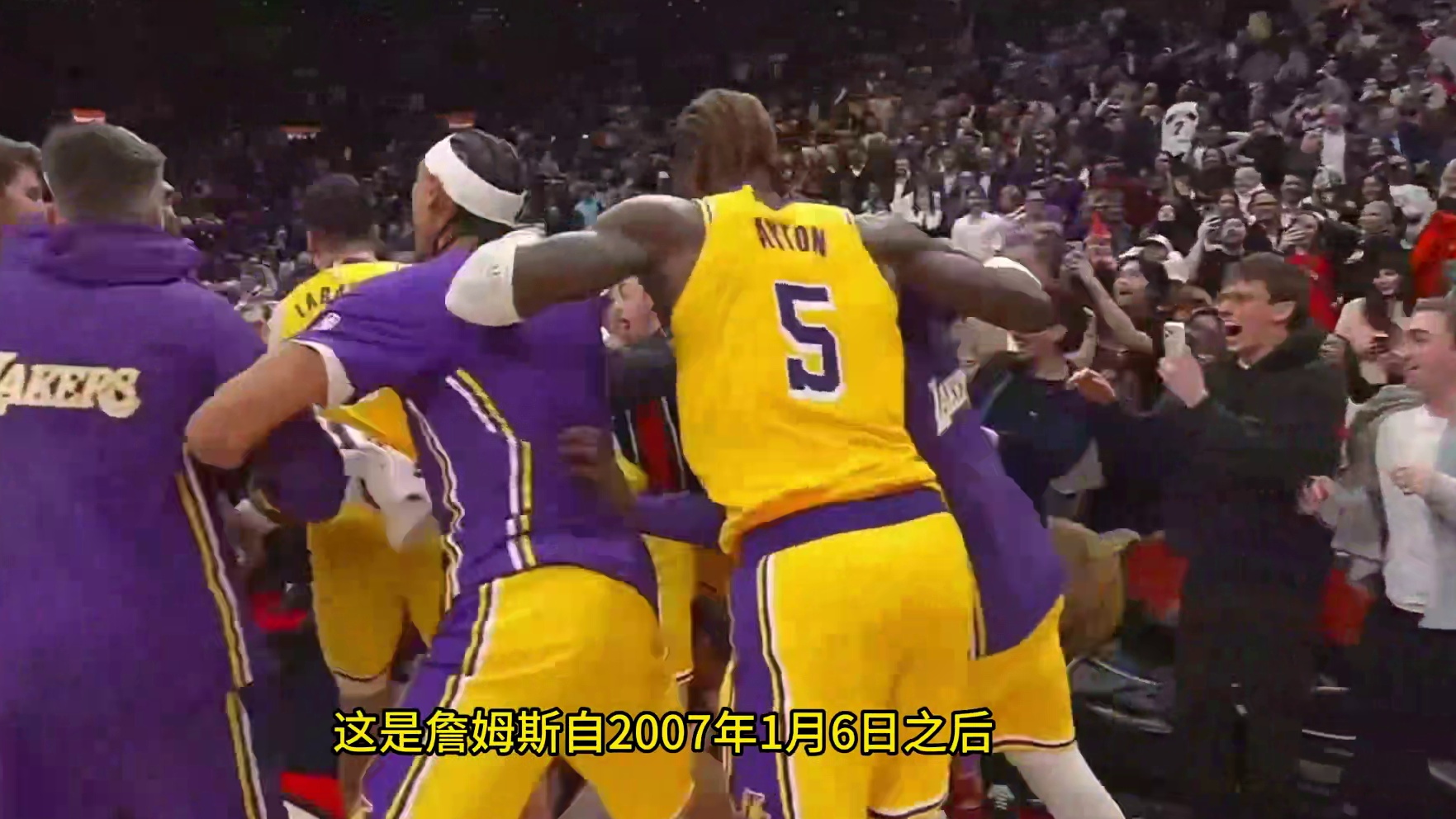 123-120！八村塁压哨绝杀猛龙，詹姆斯连续1297场上双纪录终结