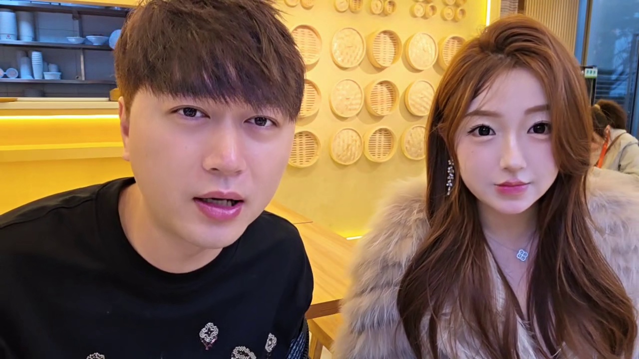 小酷吃饭遭抄牌！一路飞奔爆笑如雷