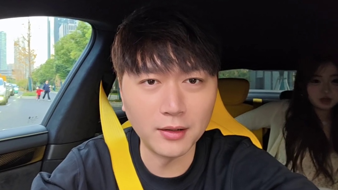 小酷忽悠妹子脱外套弹幕刷屏大大大