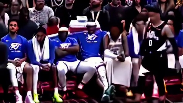 威少踢亚历山大，亚历山大不知道思考什么