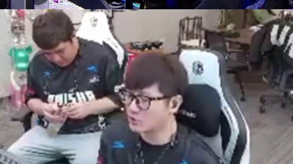 这就是被枪神认可的男人吗 famous枪准人还低调 赛后给念旧一个大鞠躬直接把念旧整不会了