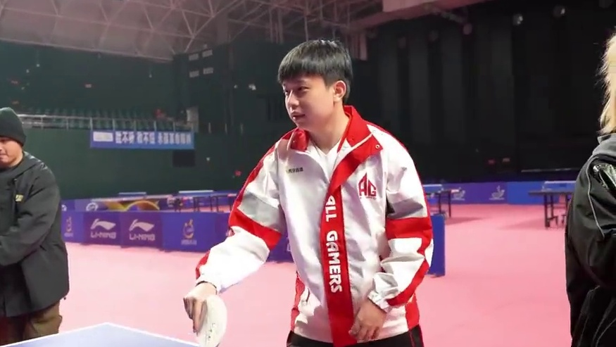 宠儿的一日乒乓球体验 #穿越火线 #2025CFS