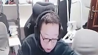 小孩哥排位打法看呆蛇哥，不到兩分鐘就結(jié)束戰(zhàn)斗