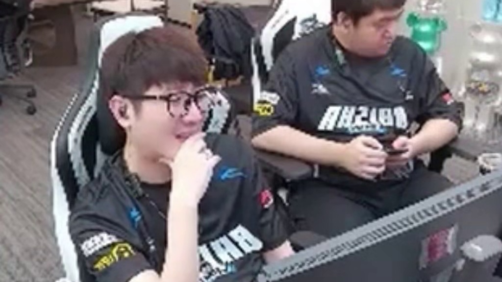 白鲨不敌STS止步小组赛，老白赛后坦言三叉戟没发挥出应有表现