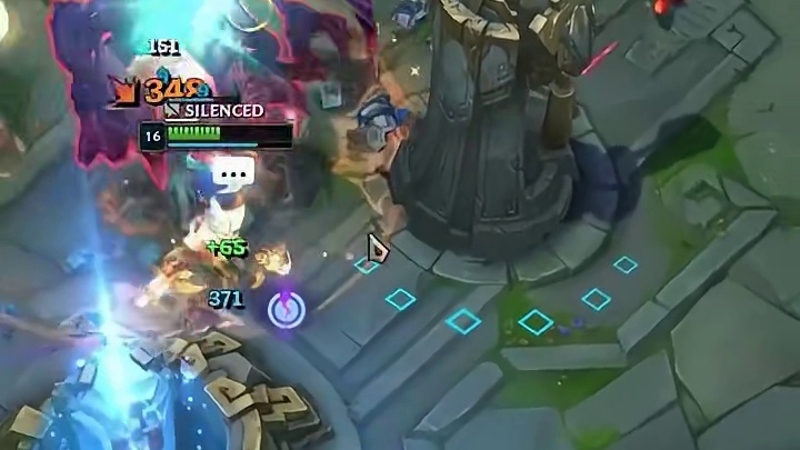 女枪：你早这样我也不敢还手啊