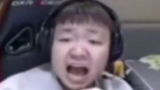 止步小组赛，白鲨不敌STS惨遭淘汰，Even赛中分析，沙丘STS就是和你打团对枪，没想到白鲨真的没顶