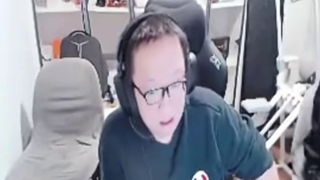 你俩必死了牢弟 让我王源大哥带芙蓉王是吧