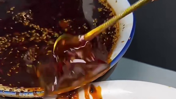 成都街边八毛一个的五香冒节子 撒上辣椒面 香香辣辣的一口爆汁 成都街边八毛一个的五香冒节子 撒上辣椒面 香香辣辣的