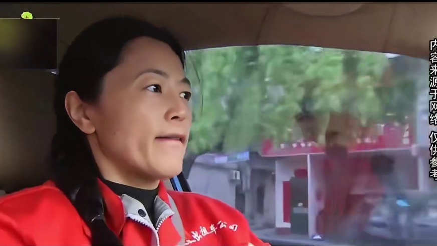 醉酒女乘客车内不雅行为引发冲突，网约车司机怒扇耳光