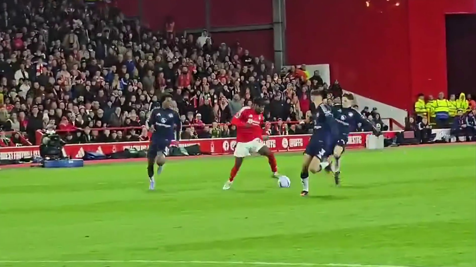 一个射术稀烂、独狼体制、上限极低的边锋