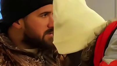 当外部狂风暴雪肆虐的时候房车内部便是最安全的庇护所 (2)