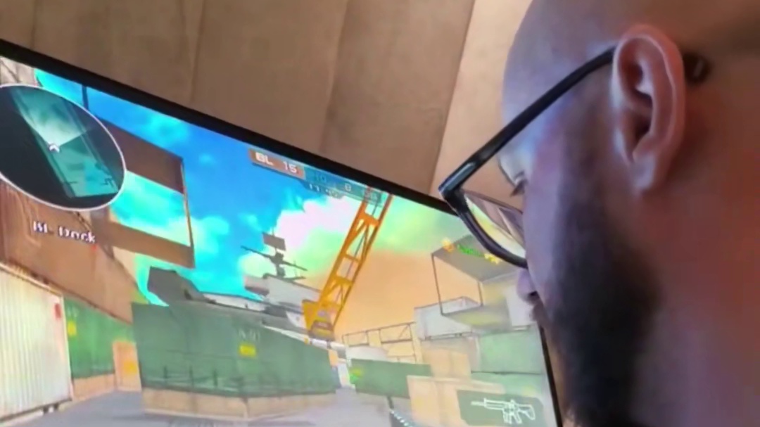 绿豆造访光头哥训练室，园区两员大将和光头哥对枪全被轻松拿捏