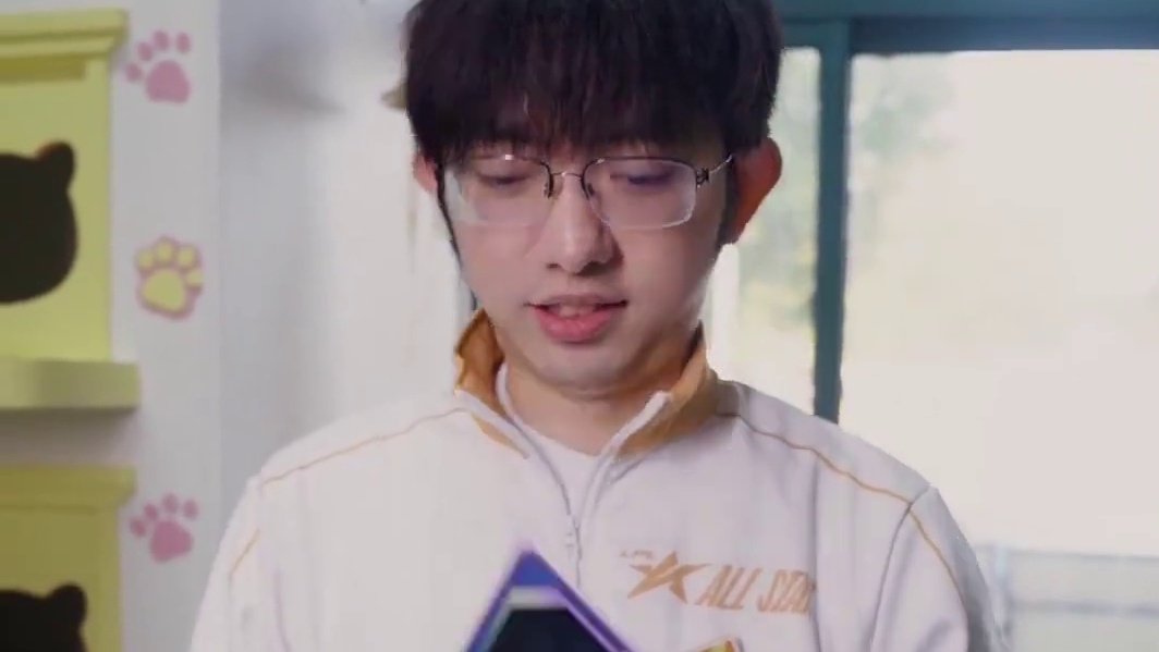 Flandre的喵队友“胖胖”正期待与爱心召唤师的相遇。 #2025LPL全明星公益日  #谁不想领