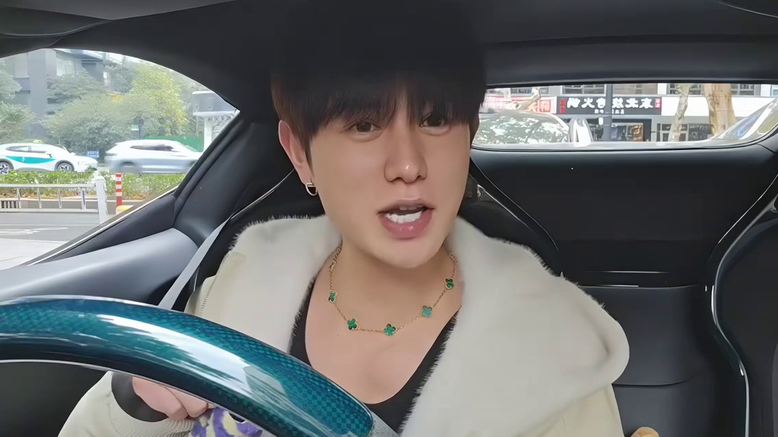 童锦程理发不给钱：我不问他拿钱就算好了，他敢问我要？