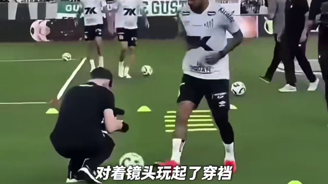 上演帽子戏法的内马尔彻底疯狂