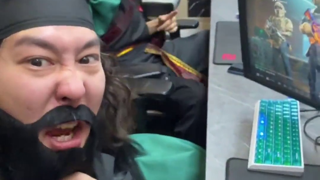 打不过对手就打队友