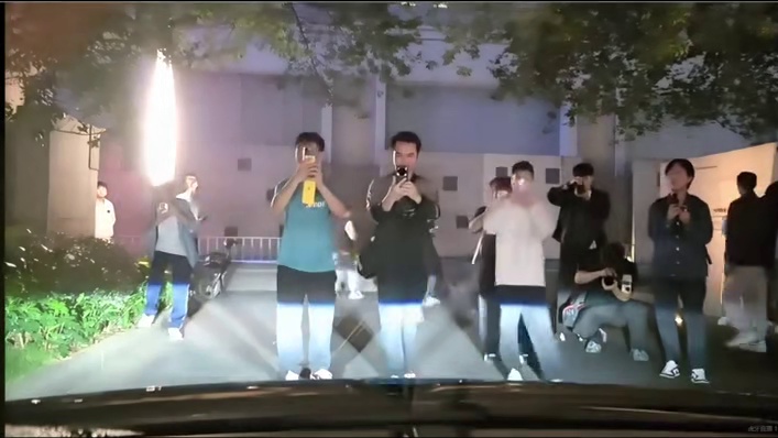 拍照拍照。
#小小小酷哥 #组织1995 #拍照 #拍照姿势 #快来围观