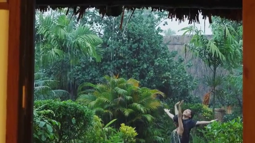 没有躲开的大雨，和我一起发疯的人……️⚡️
#交换世界计划 #同频共振的人是会互相吸引的  #下雨天