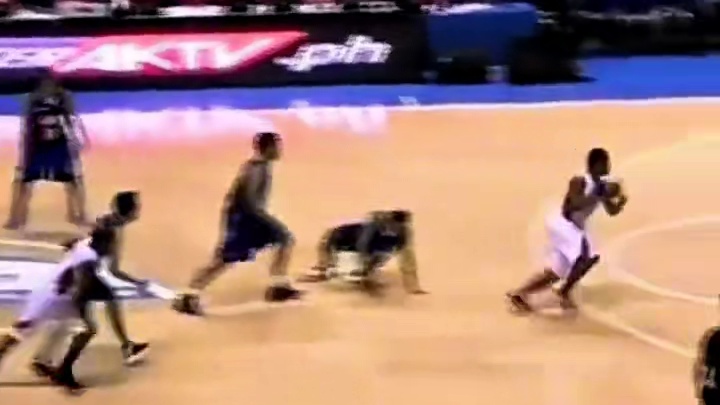 双方跳球！机智骗过对手轻松得分！#篮球