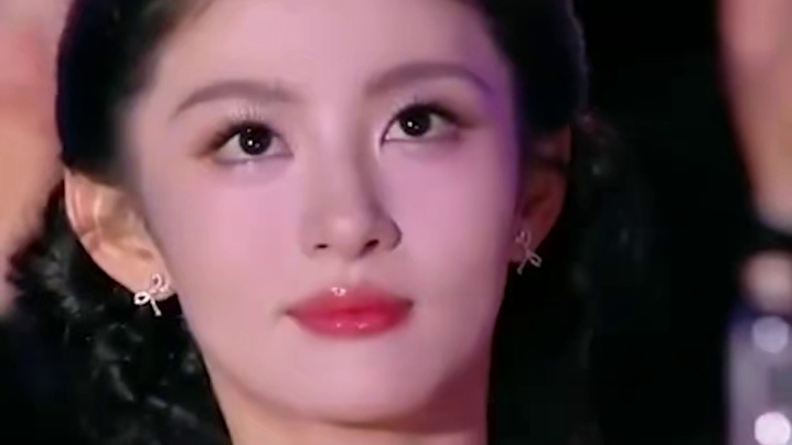 #侯明昊唱爱错连飙高音 严重怀疑侯明昊私底下背着大家去学唱歌了！#侯明昊#爱错