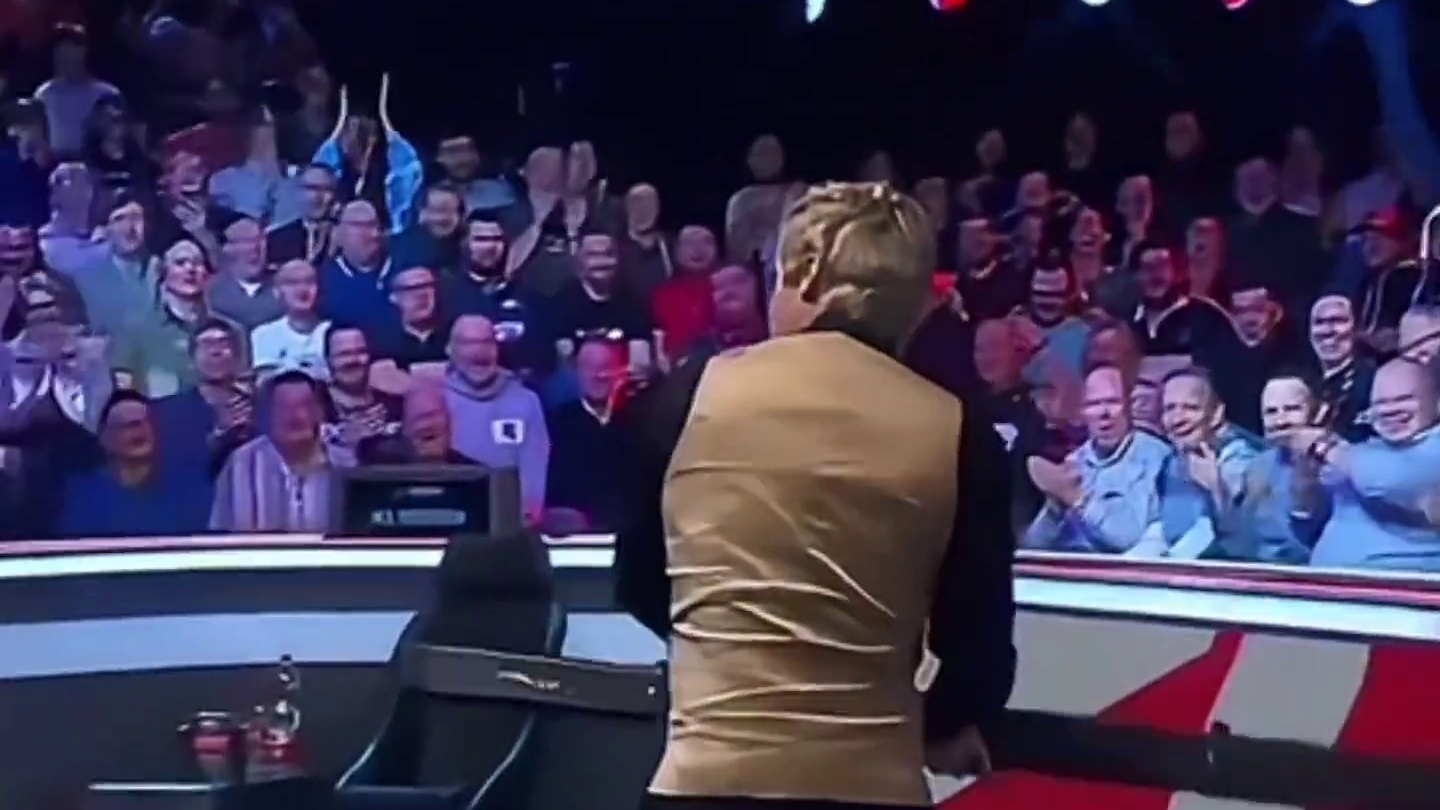 2025英锦赛半决赛：罗伯逊改行打高尔夫#斯诺克 #台球 #罗伯逊 #2025斯诺克英锦赛