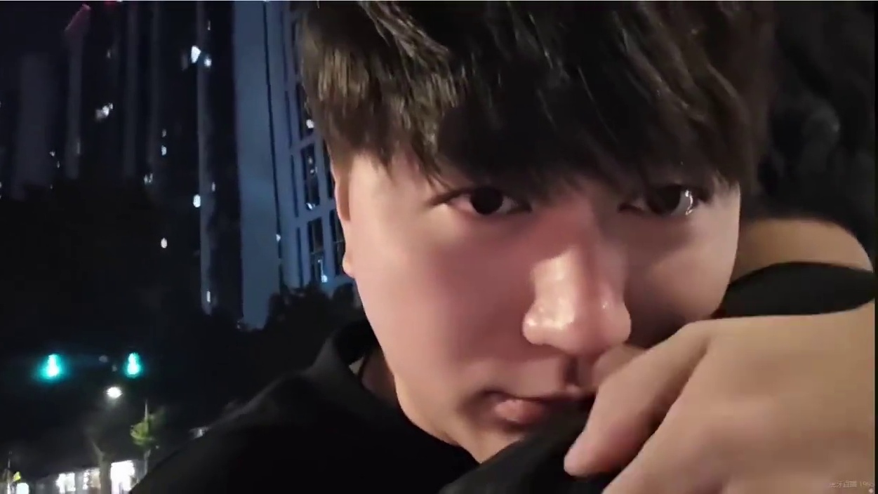 暖心时刻。
#小小小酷哥 #组织1995