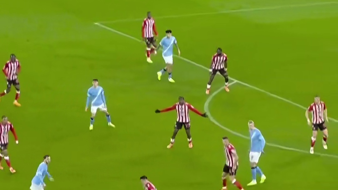 小秀一下~切尔基连续2次踩单车后，尝试挑射攻门。看英超，上咪咕视频。#英超  #曼城