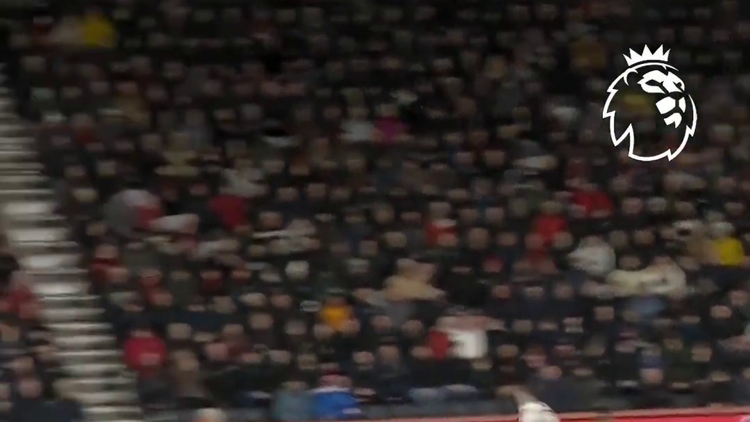 一夫当关，万夫莫开~桑切斯再次拒绝赛门约劲射。看英超，上咪咕视频。#英超  #切尔西