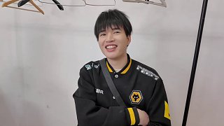 久等了！十一冠！ 
時隔685天，他們經(jīng)歷了目送老將褪去戰(zhàn)袍，見證了新人蹣跚成長。他們在深淵中彼此支