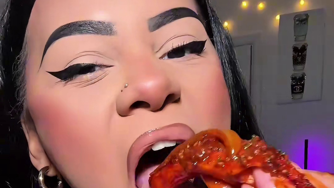 小莫莫妹妹的海鲜大餐  ​