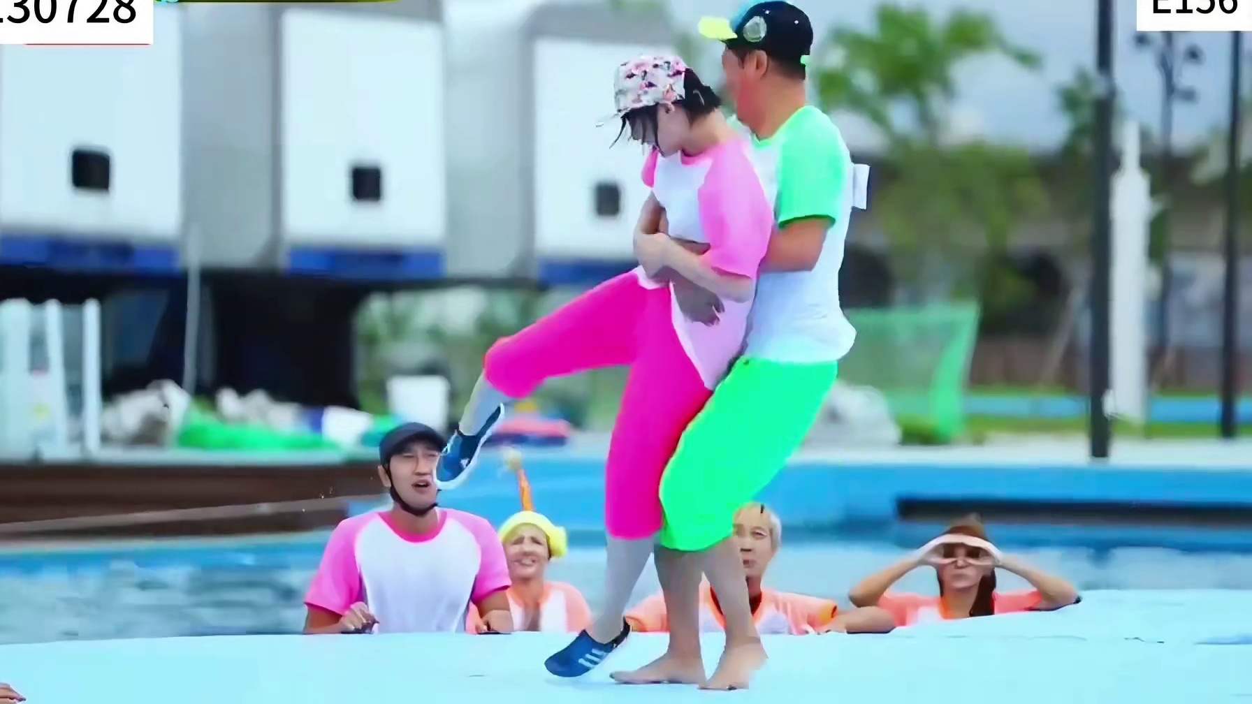 RM的外星人大战特辑 嘉宾2ne1组合  3