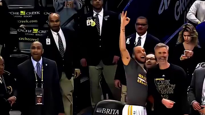 库里 -没想到被他装杯了