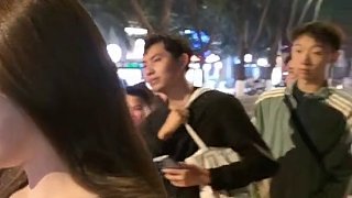 名場(chǎng)面！旺旺頂級(jí)身材遭眾人圍著拍