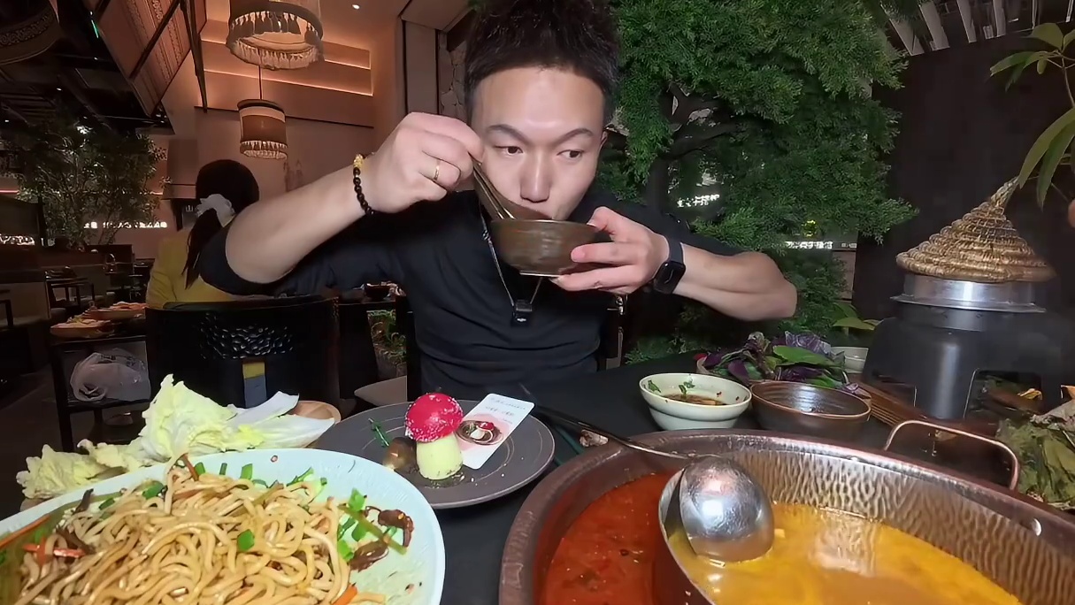 以为是好朋友了！结果还是不信任，来菌彩吃见手青#成都美食 #菌彩