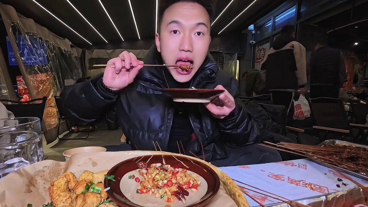 围满停车场 ¥29.9抵50一次可以买四张，  而且是全国几百家门店都能用，全场菜品通用，这次刷到真