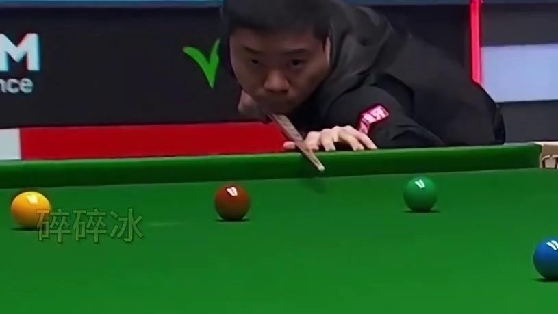 25年英锦赛：丁俊晖梦回巅峰，长台上手 单杆制胜，轻松1-0