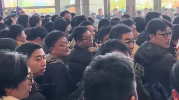 #成都blast 现场人山人海，等待超哥的粉丝们好热情
#DOTA2 #刀塔