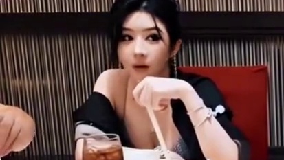 “这小子真饿了”