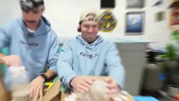 深海盲盒开箱，不仅开出白化鳄雀鳝，竟然还开出大白鲨 #盲盒 #盲盒开箱 #深海鱼 #探险 #神奇动物