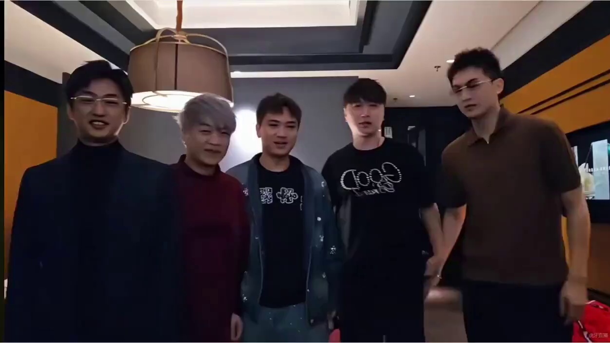 广州F5出道！
#小小小酷哥 #组织1995 #何江海 #男团