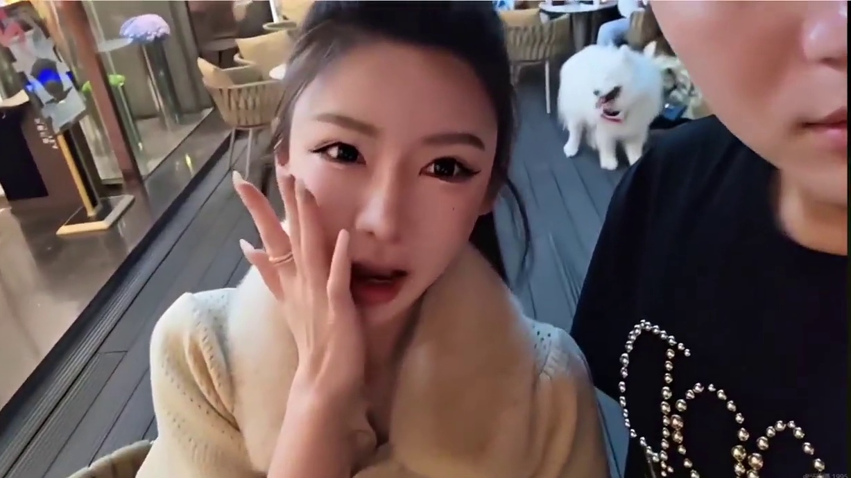 这美女，突然忘记叫啥了。
#小小小酷哥 #组织1995