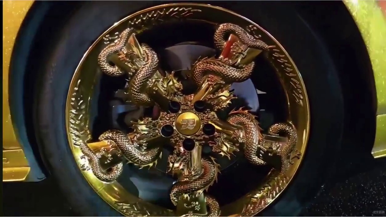 金色的劳斯莱斯。
#小小小酷哥 #组织1995 #劳斯莱斯 #排面