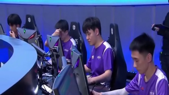 AG3:1战胜炫石，晋级胜者组半决赛！炫石掉入败者组，年鹏无奈。#上帝宠儿锁定胜局 #杜超带队再战上