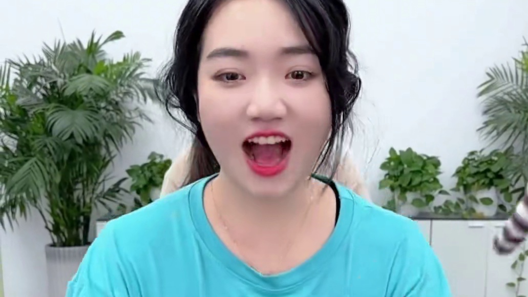 谁念错踹老板一脚 #搞笑 #办公室搞笑 #爆笑办公室